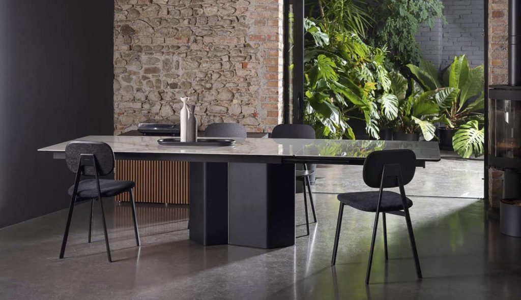 Tavolo Metra rettangolare allungabile con basamento unico composto da due figure geometriche quadrangolari by Pointhouse
